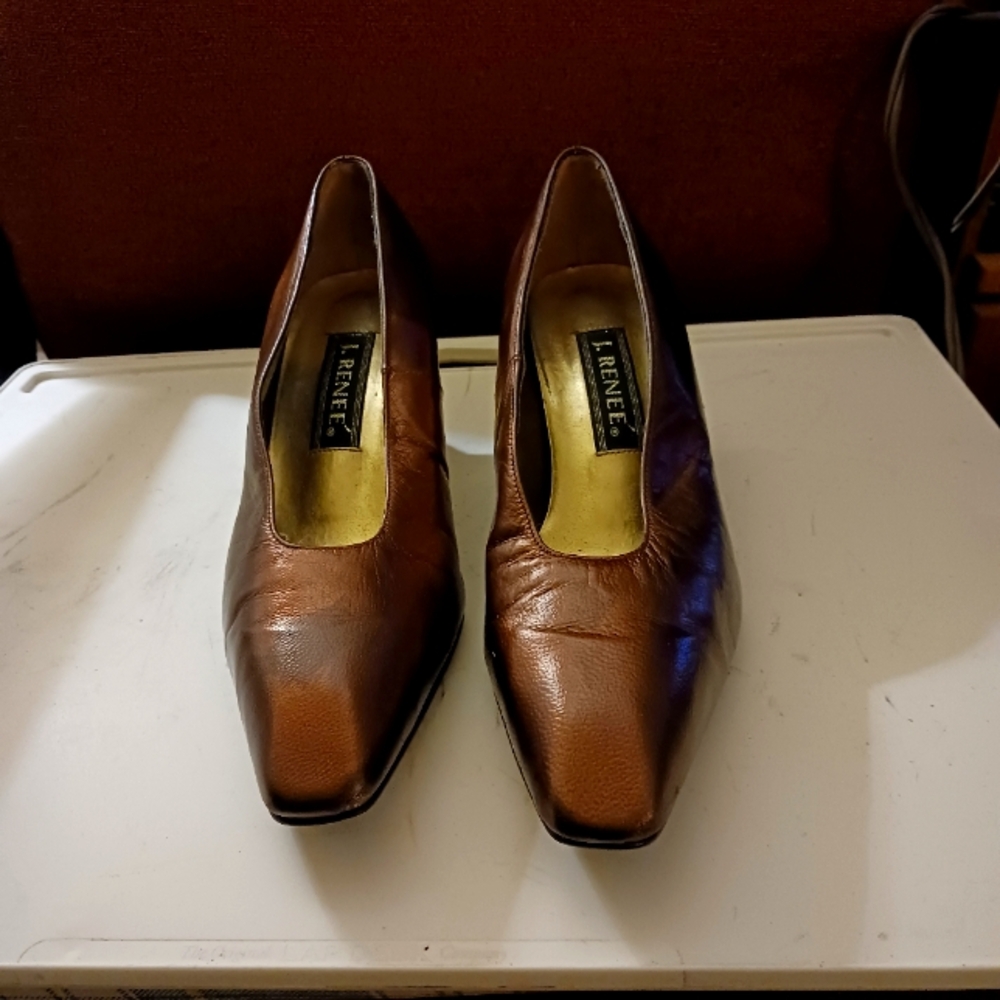 J Renee Bronce shoes with shoulder bag included
